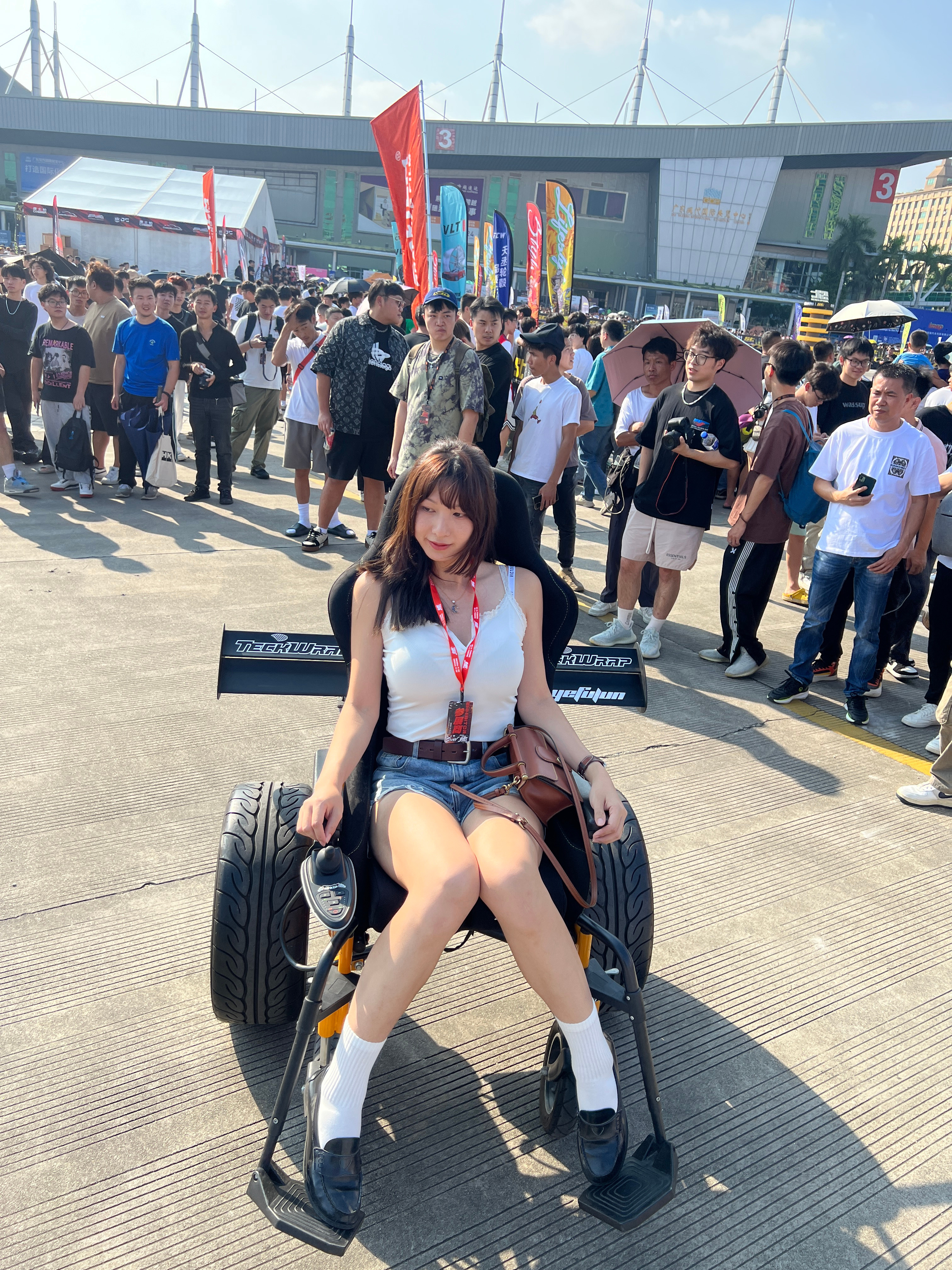 我的新座驾帅嘛？ ​​​