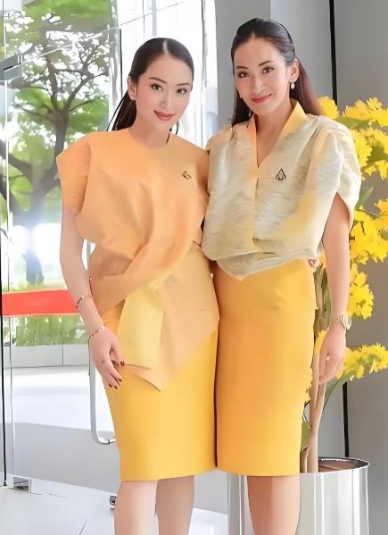 他信家族最珍贵的“财富”，就是这两个女儿，佩通坦和萍通坦。曾经，姐姐萍通坦主管家