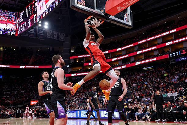 最近5场，阿门总共送出18次助攻，但是出现了15次失误，不仅助攻数大幅下降了，而