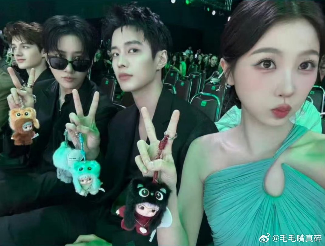 虞书欣双轨剧组营业了[期待][期待][期待] ​​​