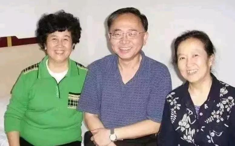 1996年夏天，华盛顿一间写满公式的办公室里，记者突然发问：“彭教授，多少人盼您
