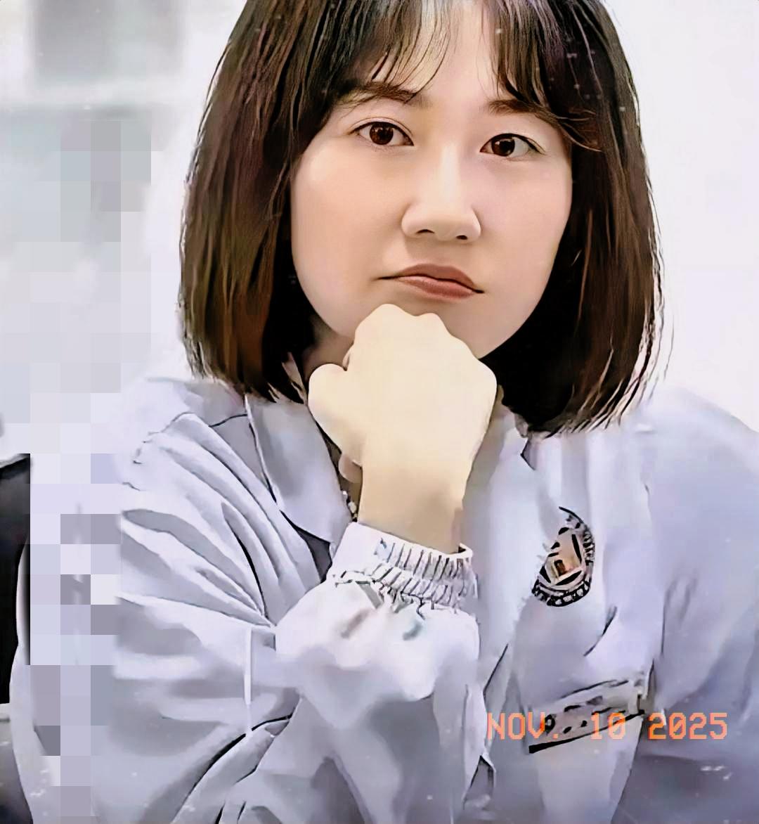 曾医生最大的错误就是爱上了一个不该爱的人，副院长再优秀，他也是有家室的人，你再崇