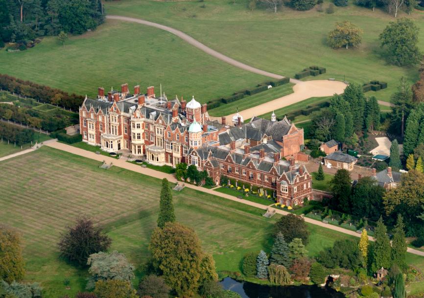 查尔斯三世对安德鲁王子也太好了，不仅私人掏腰包给他支付安保费用，现在还允许他入住