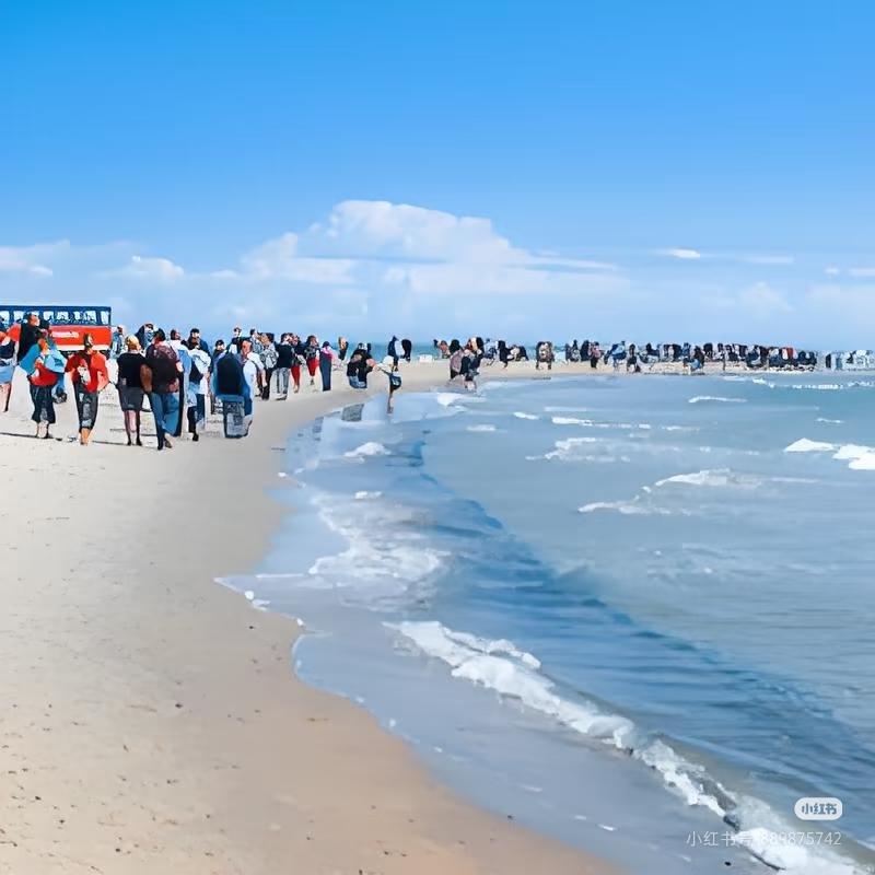 去过北海银滩，也逛过湛江东海岛龙海天，才发现这两处海滩风格完全不同，给打算去海边