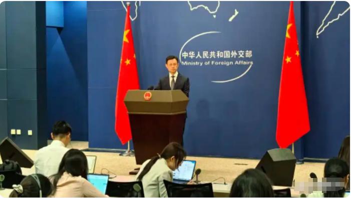 9月18日上午11点04分，仙宾礁附近，菲律宾渔业船”达图·马加特·萨拉马特”号