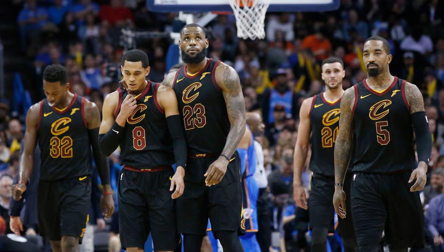 当了一辈子的核心，41岁了还得当核心。可以说一句goat了吗41岁詹姆斯折叠背扣