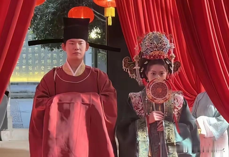 黄雅琼和刘雨辰又回娘家举行中式婚礼了，大气上档次

还是咱们中式婚礼更大气，黄雅