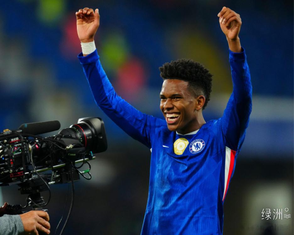 好体育撰文认为，18岁的埃斯特旺正迅速成为斯坦福桥球场的新宠，本赛季他已为切尔西