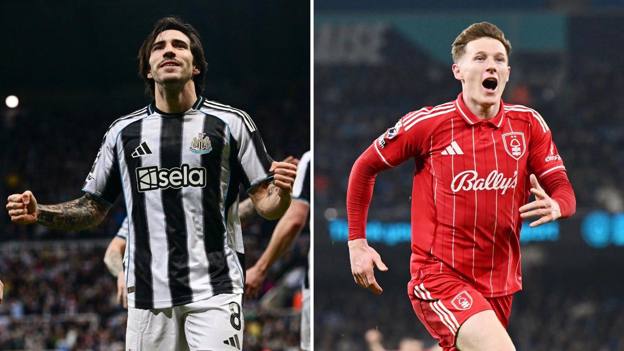 罗马诺表示：曼联和曼城都有意托纳利和安德森，曼市双雄将在引援上展开直接竞争。
目