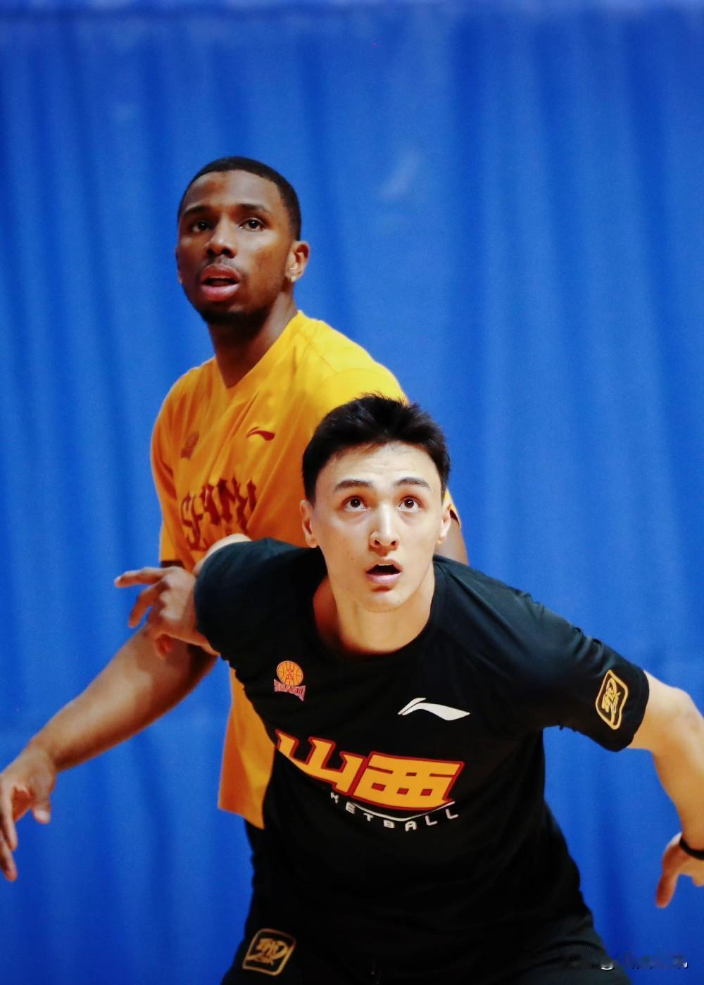 山西汾酒男篮球员归队集结，正式启动备战第二阶段的赛事。今天的山西汾酒体育馆是春节