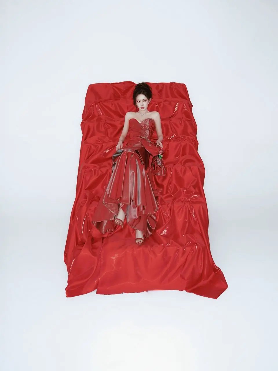 孟子义另一套礼服来了，极致反差啊 红玫瑰 