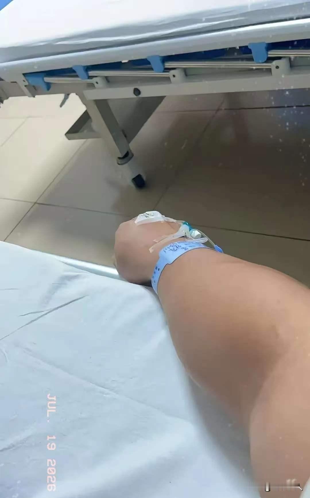 刚刚听到一个噩耗，到现在我的手都还是抖的。我的同事，才42岁，肺栓塞人没了。前段