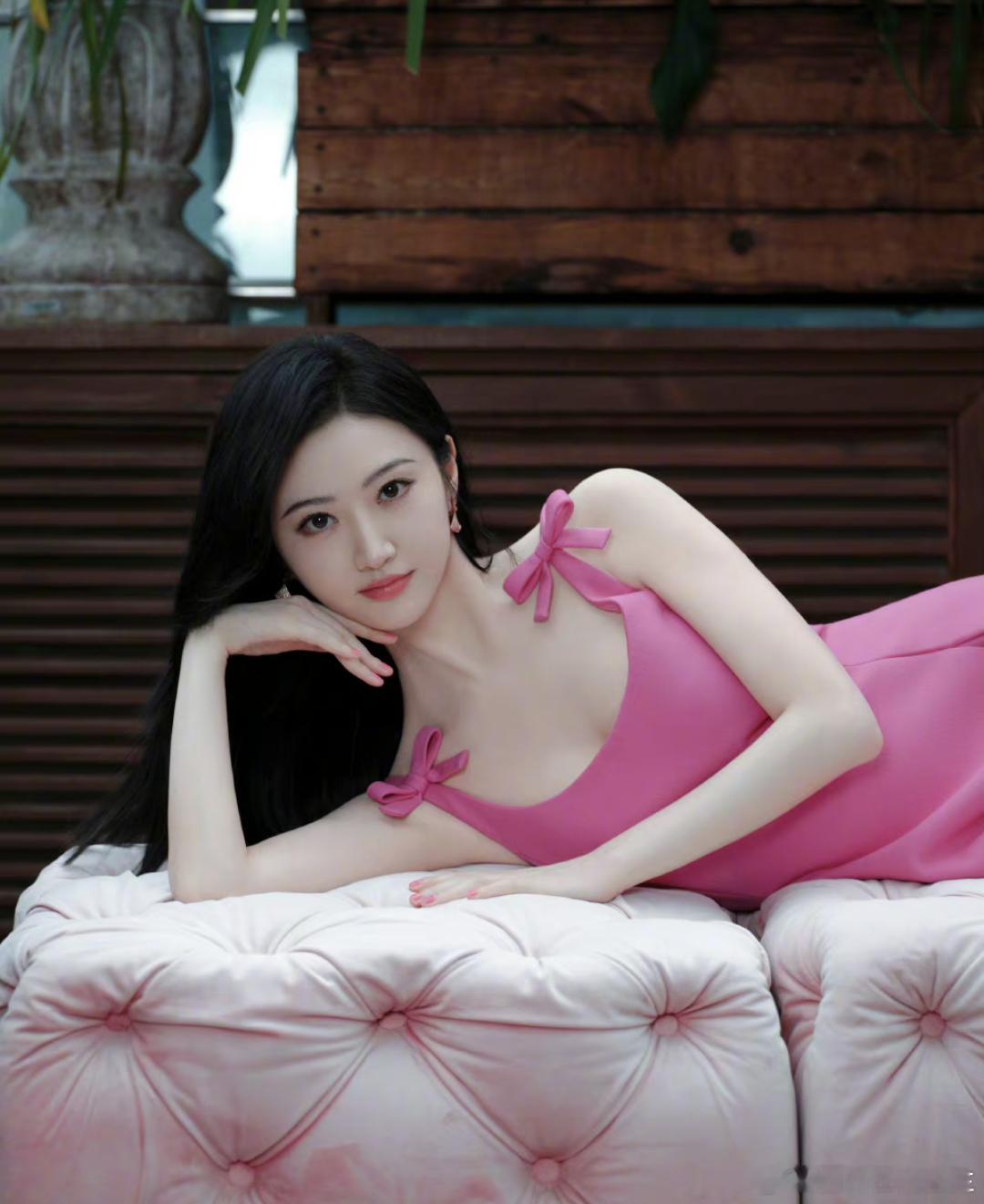 在景甜身上真的感受到了白到发光的具象化[憧憬]隔着屏幕吸吸美貌#景甜[超话]# 