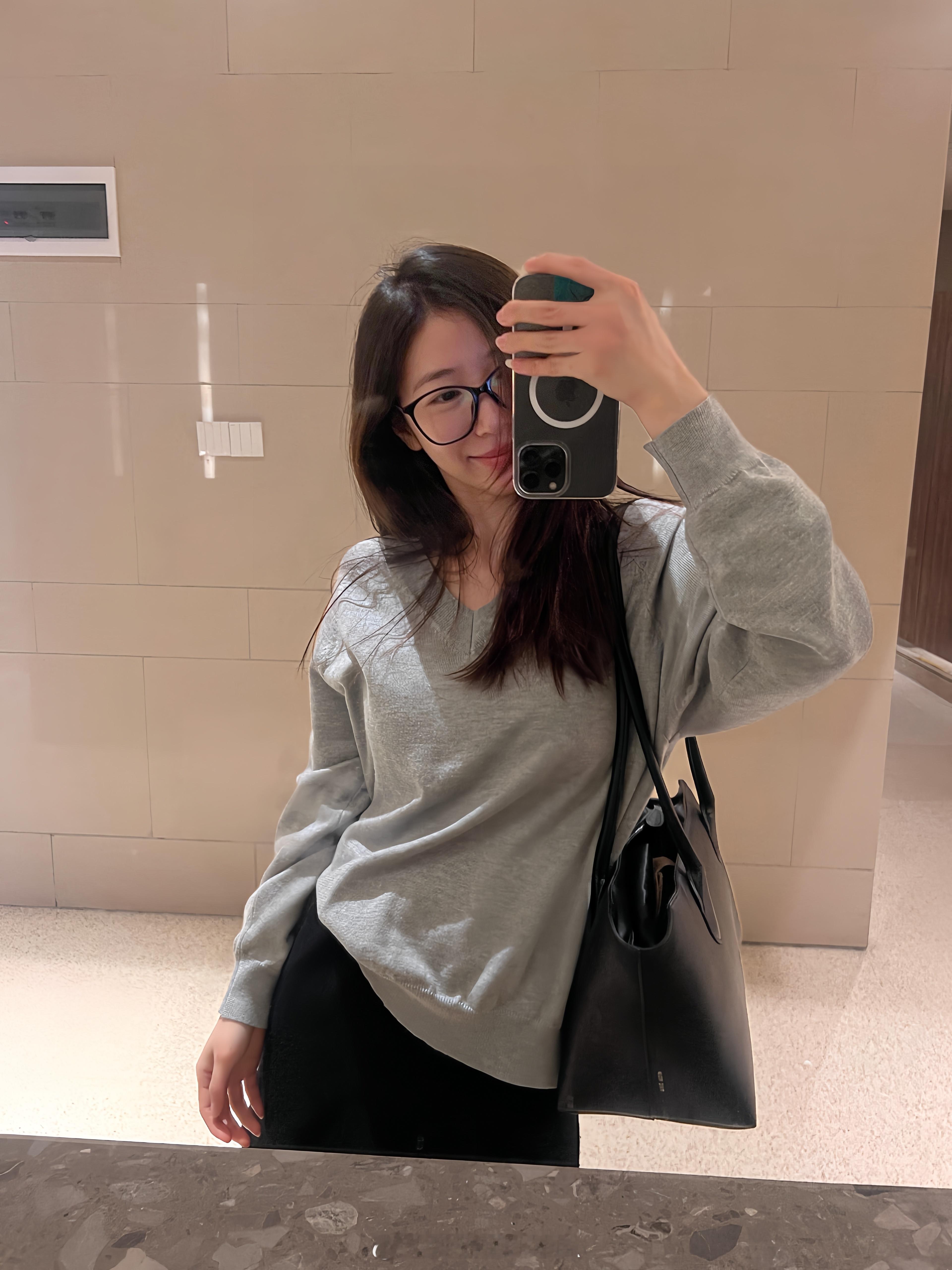 最近的规律生活状态早睡早起 素颜带娃工作皮肤状态真的会感觉好很多以前的我真的没到