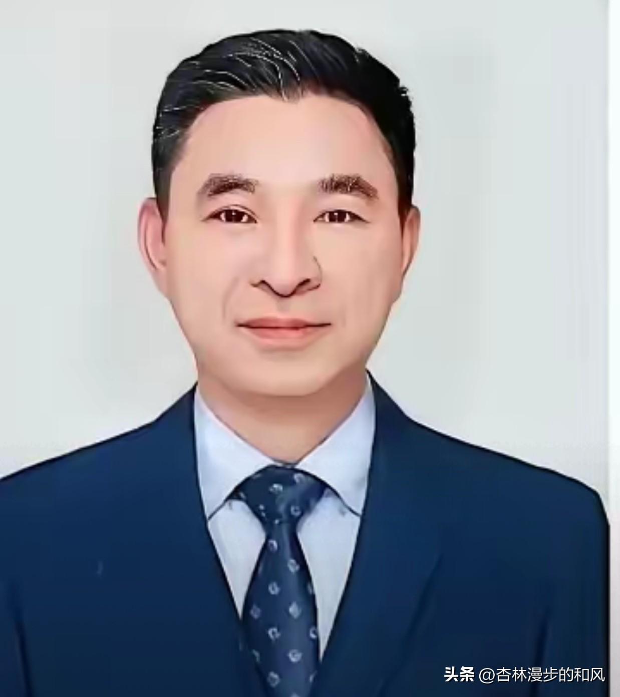裴轶的院长瓜来了
有网友顺藤摸瓜发现了端倪
​这个院长也就是裴轶的直接领导李寿平