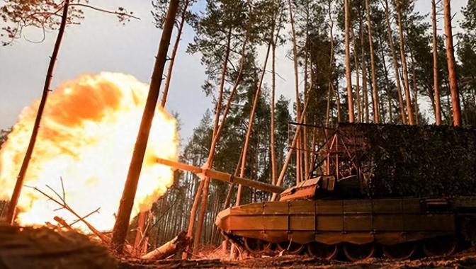 红军城地下堡垒的血色硝烟红军城地下，乌军士兵依托数百个相互连通的地下室顽强抵抗，