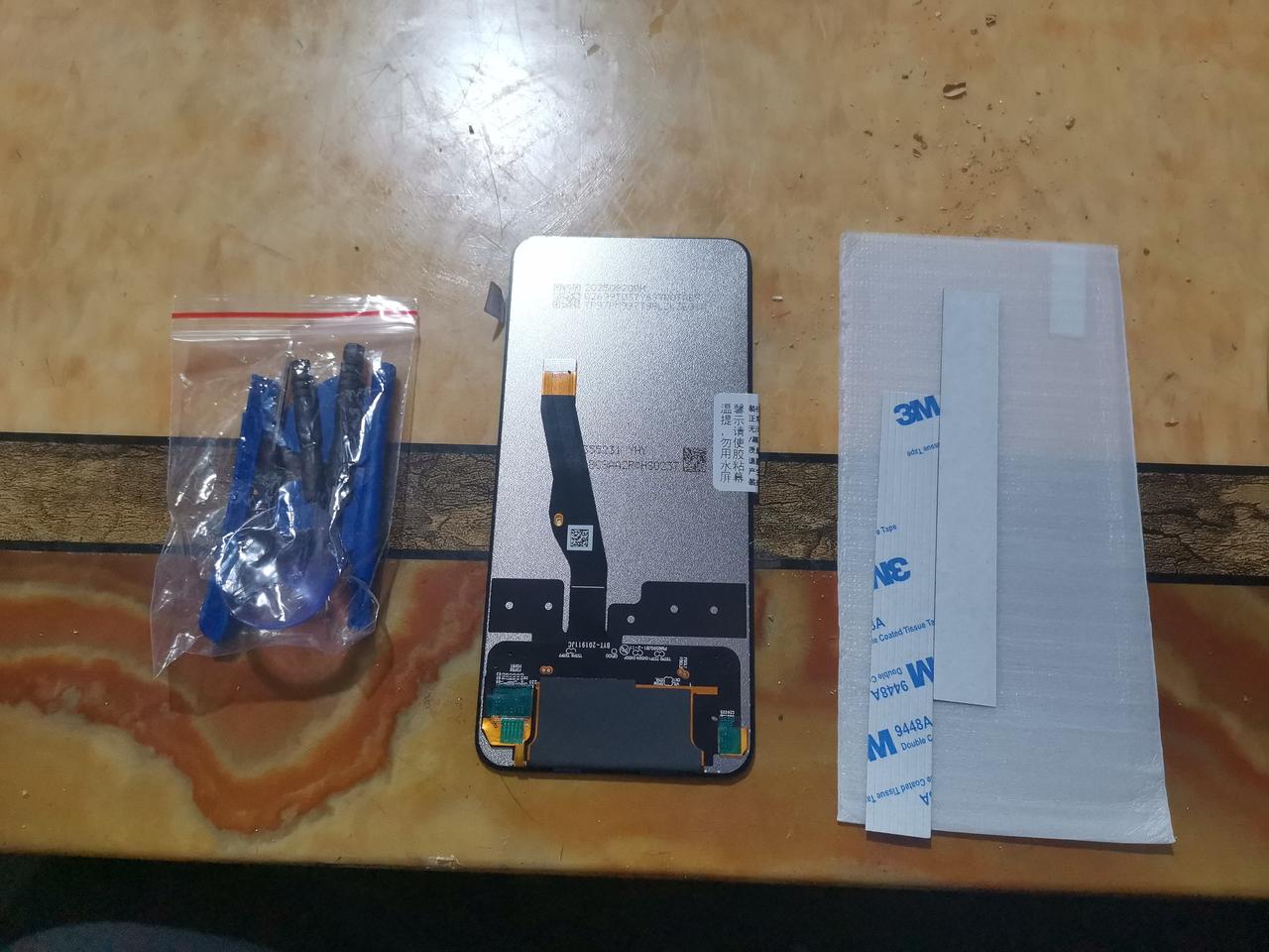 大胆一点，普通人也能更换手机屏幕！
     今天上午，我干了一件非常有意义的事
