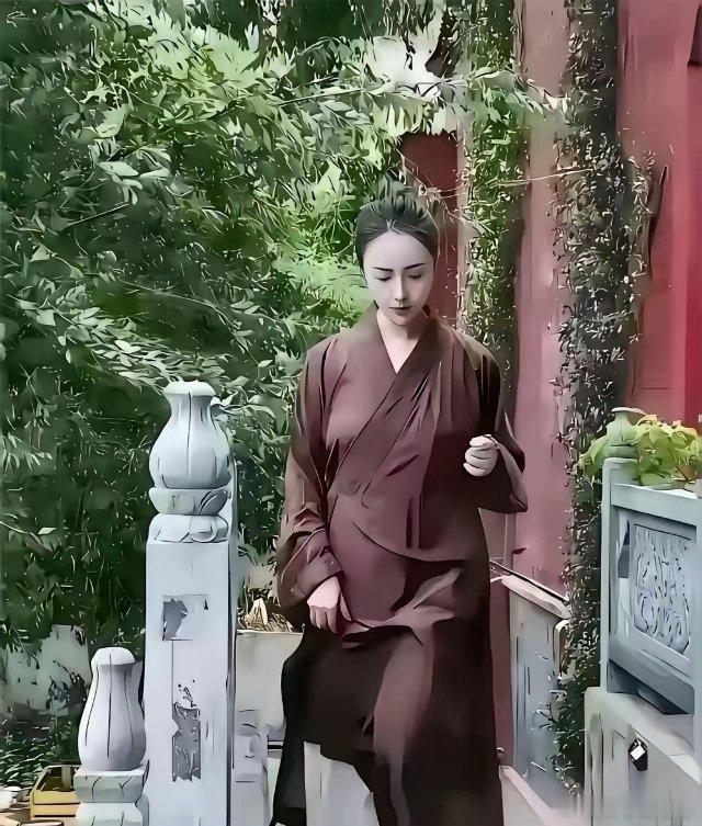 发现尼姑庵里出家休行的女尼姑，个个都是颜值高，学历高!这话要是搁二十年前说出来，