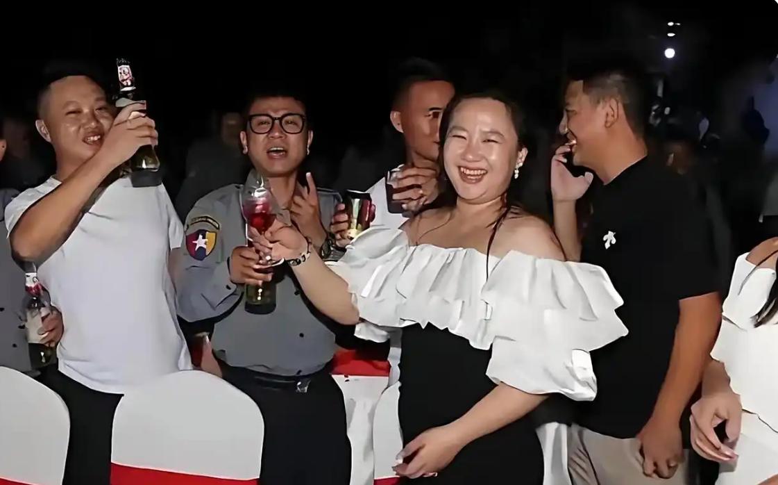 明珍珍的结局告诉我们一个扎心的道理
无论受过教育多么高等，无论积累财富多么多，家