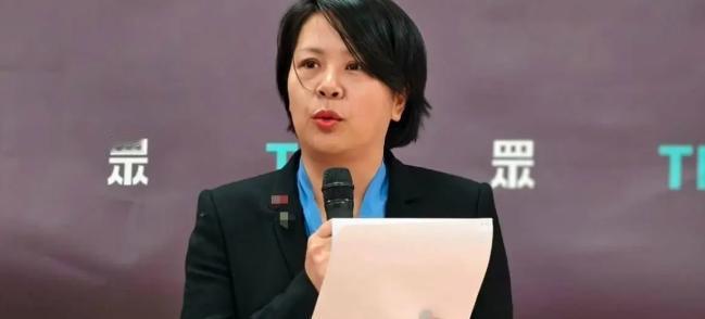 民进党把李贞秀请上节目，本来剧本写好了，让她开口骂大陆，结果她当着主持人的面直接