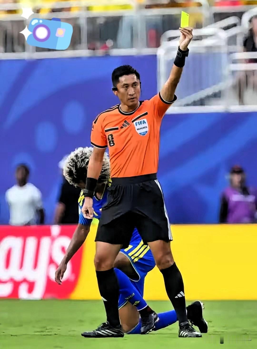 马宁执法世界杯：广告接到手软！
第一部分：FIFA给的收入。目前已经拿到：700