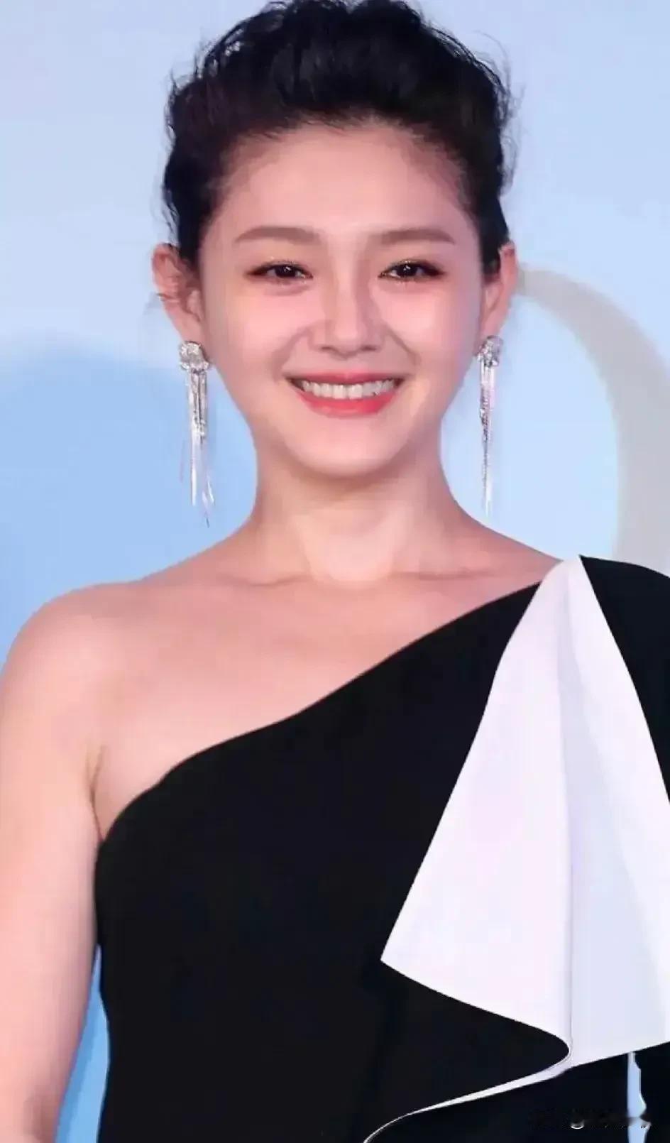 这是大S的评论区，想不到，一个声明，完全反转，风向完全变了，现在她的粉丝们选择支