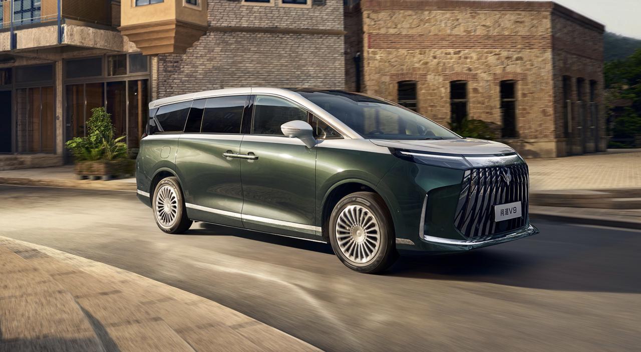 极狐问道V9开启预售，有以下信息点：
1、推出4款车型，指导价22.99万元-2