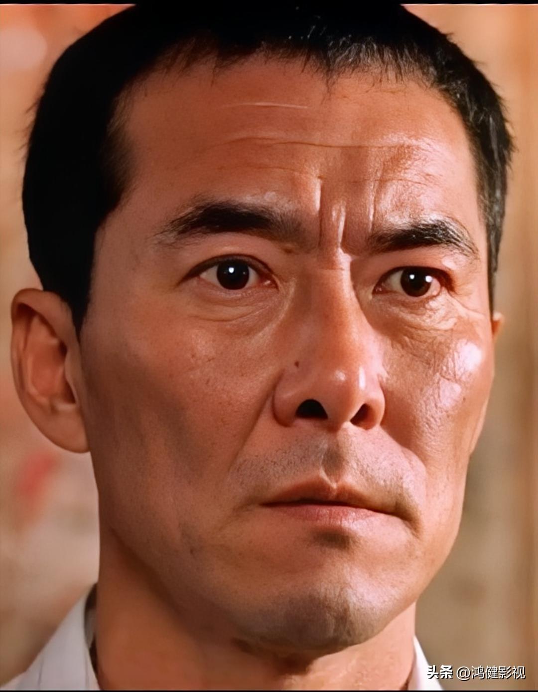 大家还记得这位男演员吗？
他今年76岁，土生土长北京人，他年轻时浓眉大眼，五官俊