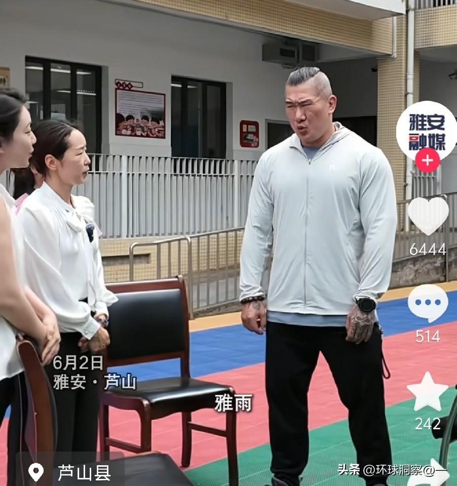 馆长这趟川渝行，最让人意外的不是回没回台湾，而是他悄悄去了雅安。明明能在直播里大