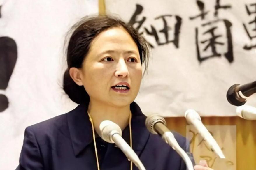 她为了让日本亲口承认对华发动的细菌战，散尽百万家财，与日本打了41场国际官司，最