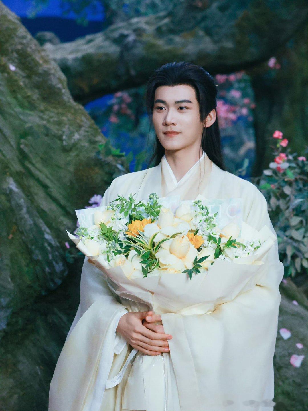 我放寒假就周柯宇这样周柯宇这寒假状态狠狠代入了！杀青后化身快乐小狗，和粉丝互动超