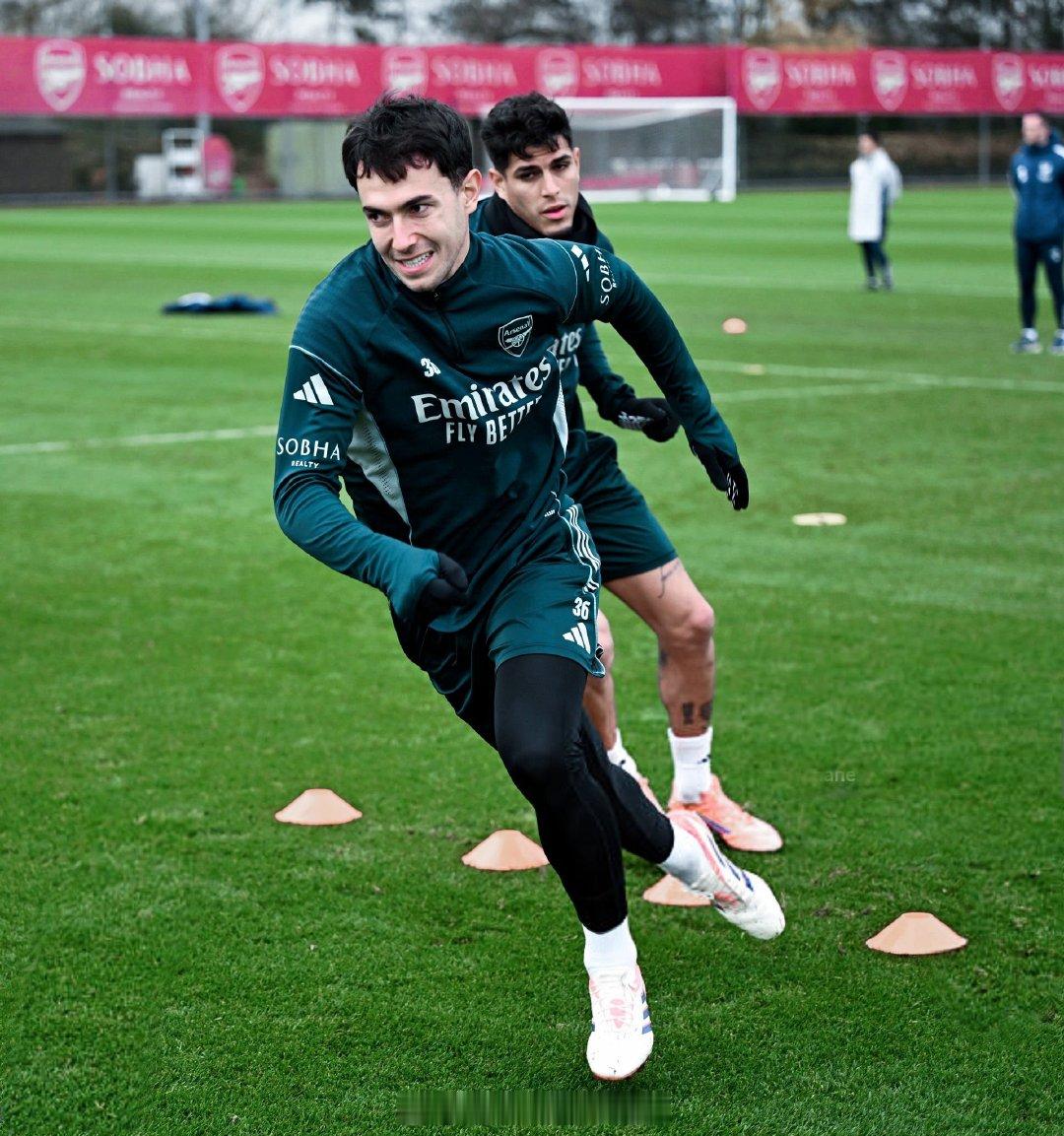 伊拜・戈麦斯接受《阿斯报》采访表示：从技术特点来看，祖比门迪和当年的克罗斯、莫德