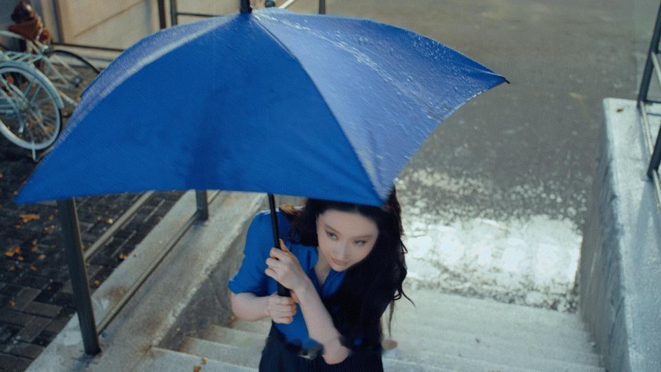 下雨天☂我以为自己撑伞的样子刘亦菲
