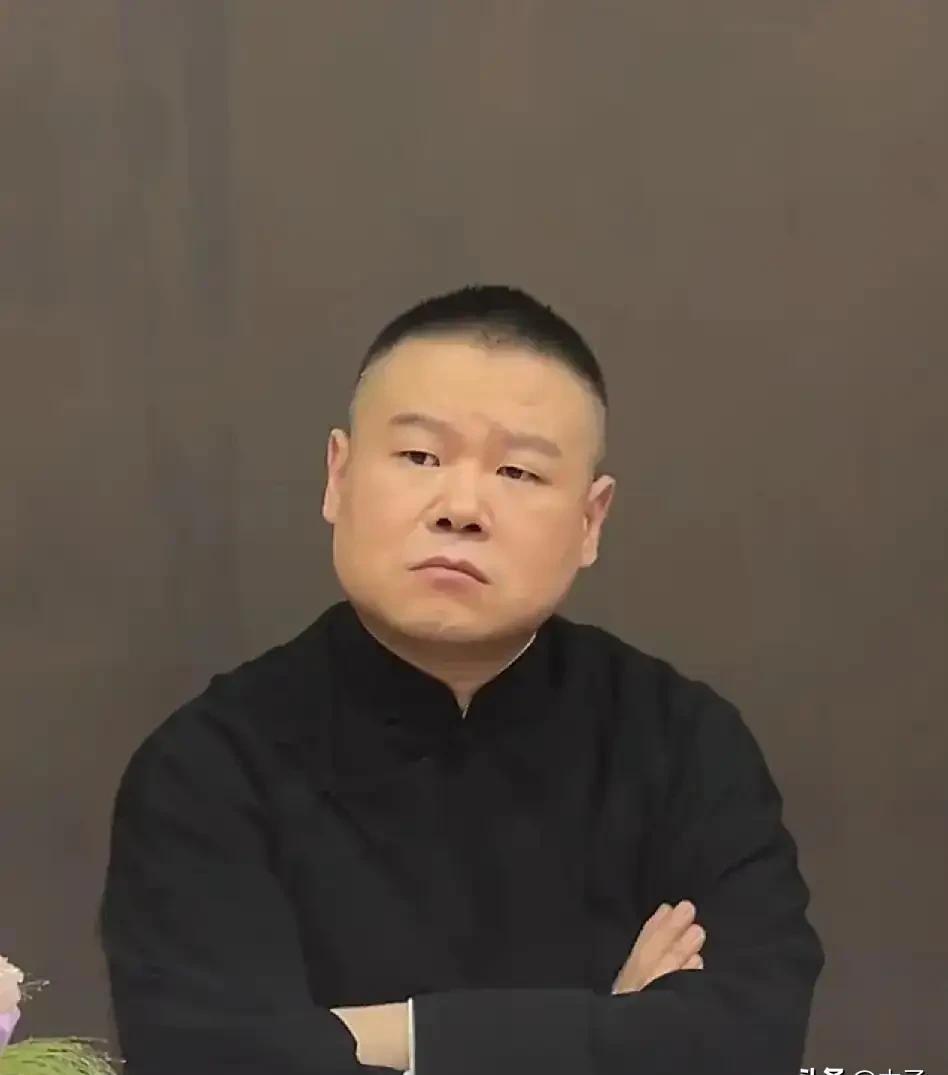 混娱乐圈的，最怕什么？
不是没粉丝，是怕接机那帮人，是自己花钱雇的。
这事儿