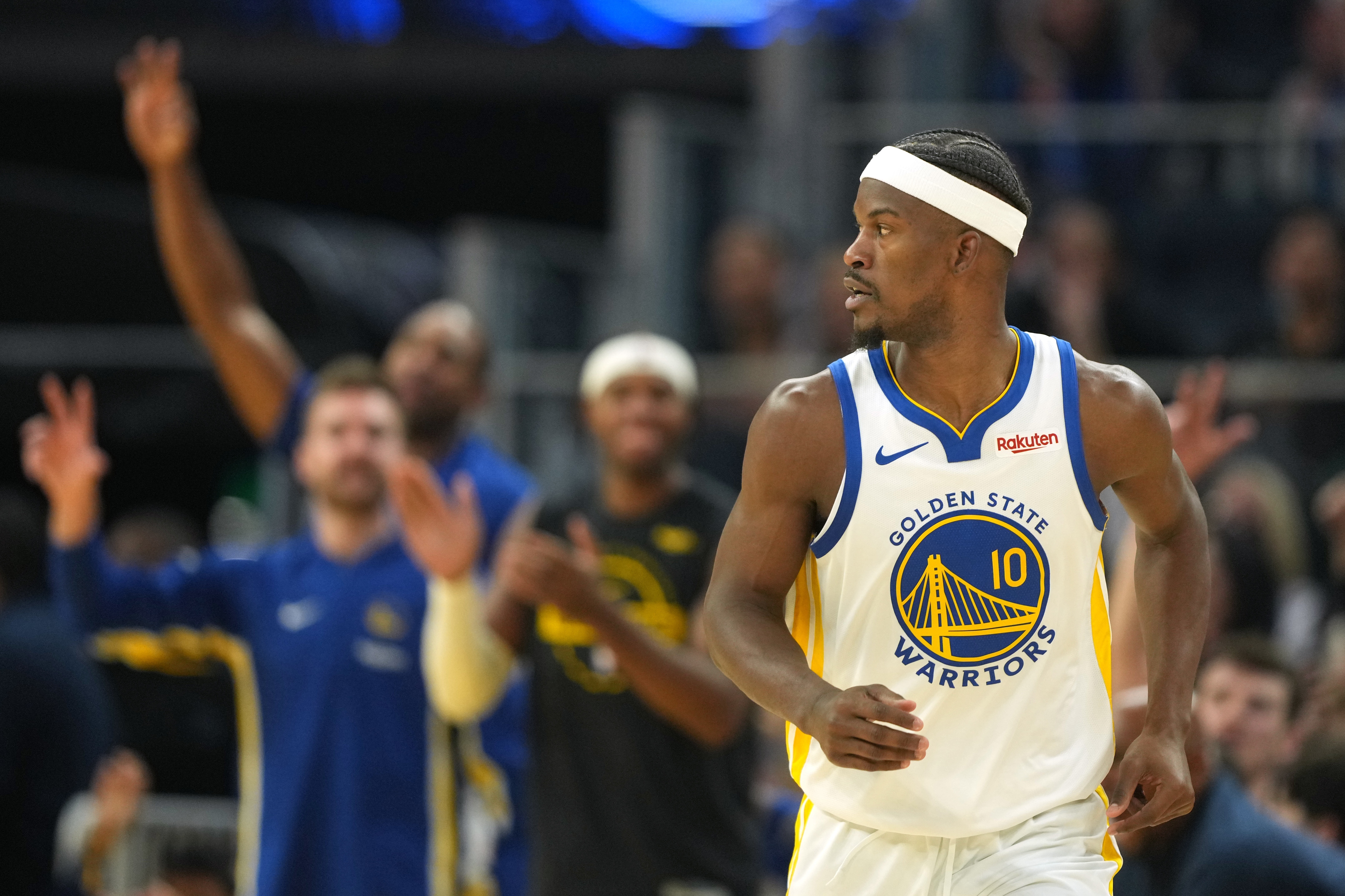 ➡可以看出来科尔已经慌了，这要是一个月前库里肯定歇了，昨天刚打了41分钟客场打篮