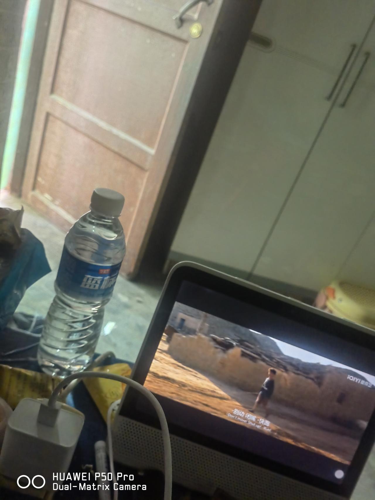 隔壁老王今晚敲门，手里竟然提了这东西
刚才差点跟邻居干起来，现在手心还冒汗。
其