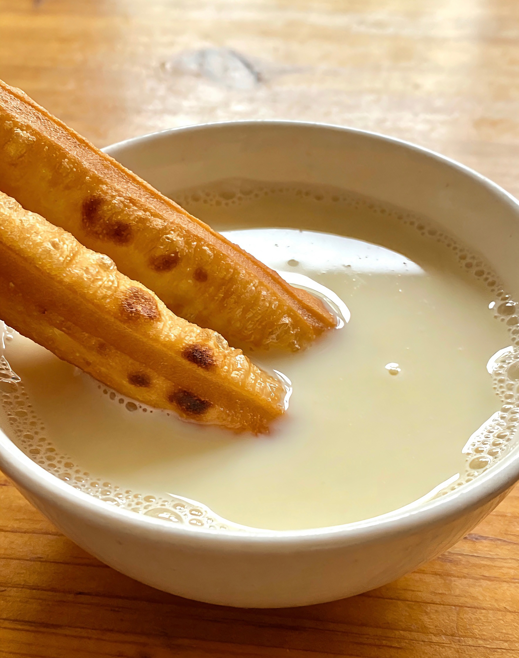 眼熟两个铁粉，明早请你们各吃100块豪华早餐