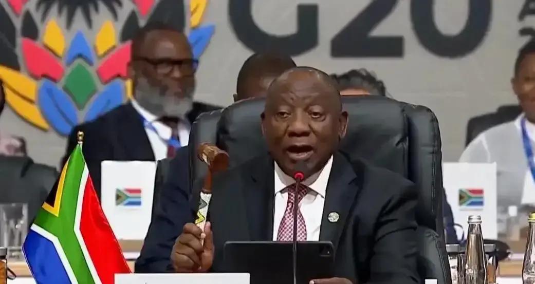就在刚刚 南非总统西里尔·拉马福萨突然宣布了本次G20峰会闭幕，用木槌敲定终场。