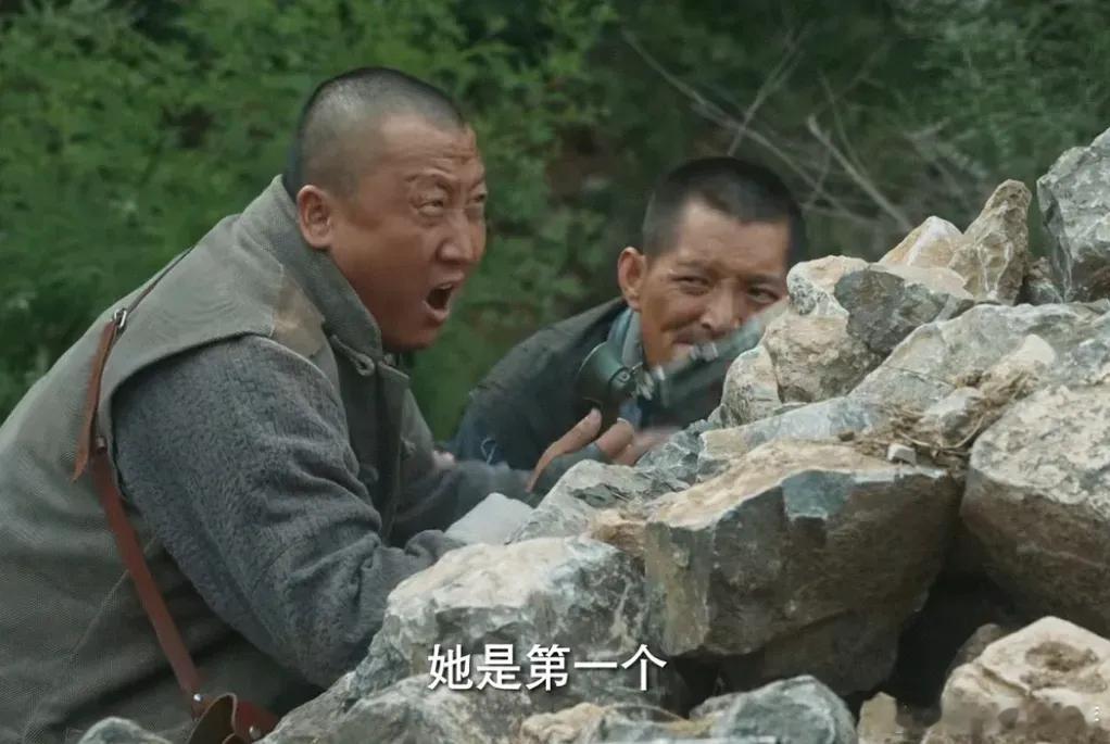 《生万物》绣绣怀孕时，危机降临。封四因马子窝二当家记恨绣绣逃脱，便先去探信，打算