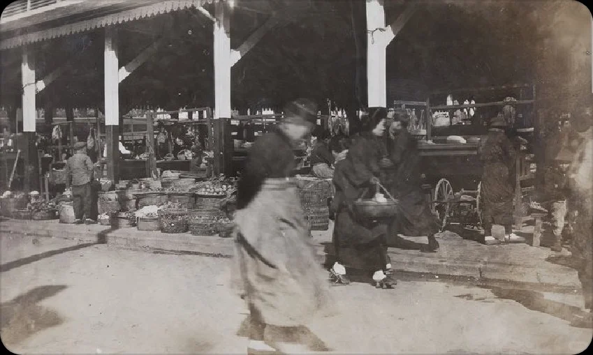 一张老照片，1920 年在虹口买菜的东洋女人