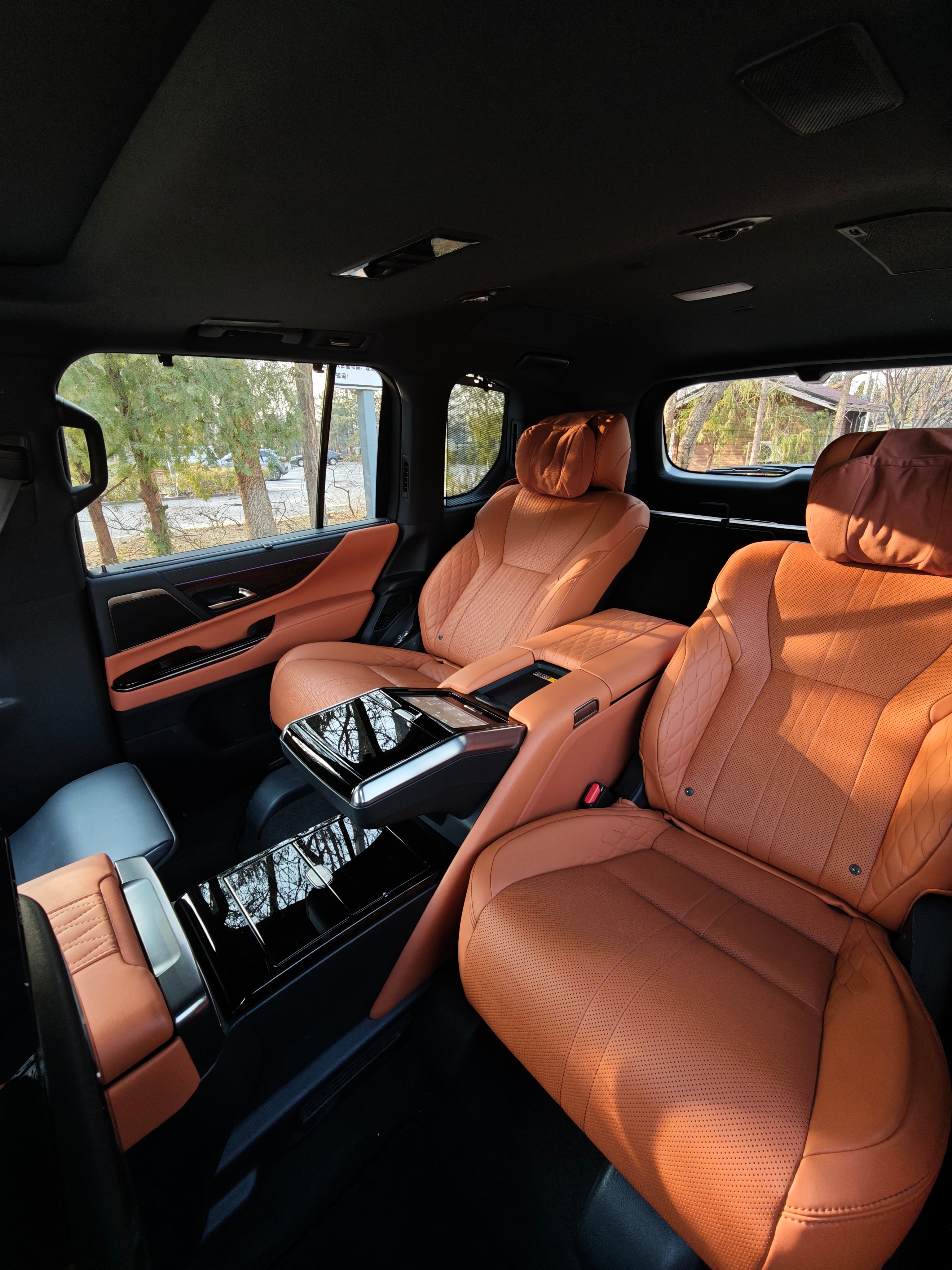 十天三次往返大湾区，累麻了...一想到有台LX等着我呢，舒服多了~ 北京·首都机