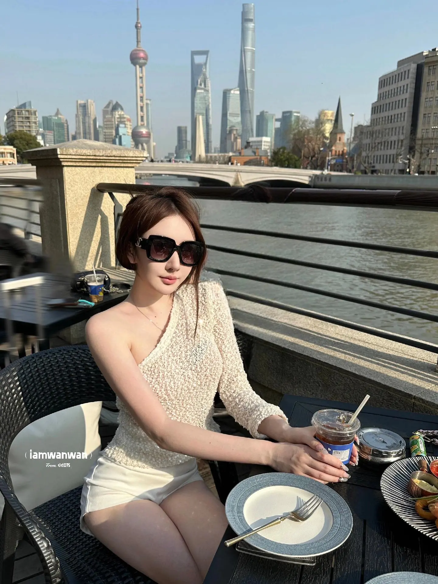 人生短暂，要善待自己学习快乐，好心情是自己给的；清空自己，忘掉烦恼，让...