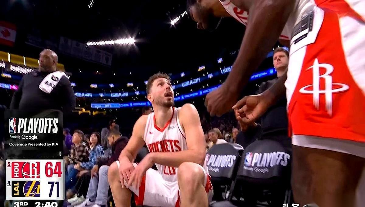 “你TM到底在干什么？！”
伊森猛地站起来，拳头攥得死紧，直接朝申京脸上怼过去。