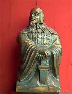 谁说小人物不能成就大事呢
齐国的田单本是一个小城管，但是却在齐国被乐毅攻打的只剩