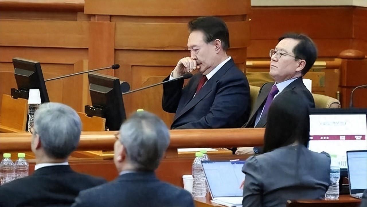 回旋镖太狠，尹锡悦判朴槿惠死刑，如今自己拿无期，青瓦台魔咒
韩国政坛最不缺的，就