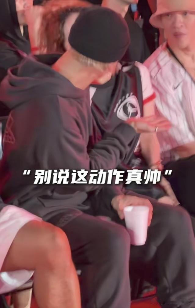 在THE ONE全球总决赛的比赛现场，气氛简直嗨到了顶点。原本以为只是一场高水平