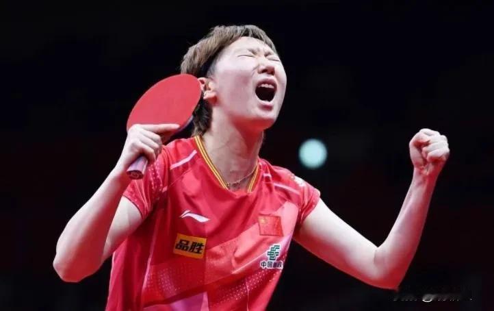 惊心动魄！福冈总决赛，王曼昱历经波折晋级，4：3险胜斯佐科斯，看完比赛我发现了三