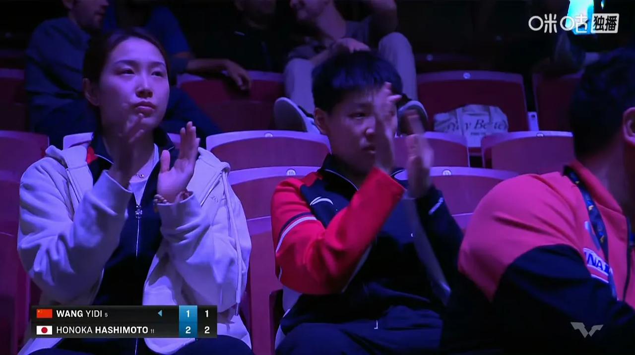 史诗级突破！
大迪对桥本帆乃香拿下第一局！
前三局王艺迪🇨🇳7-11，6-1