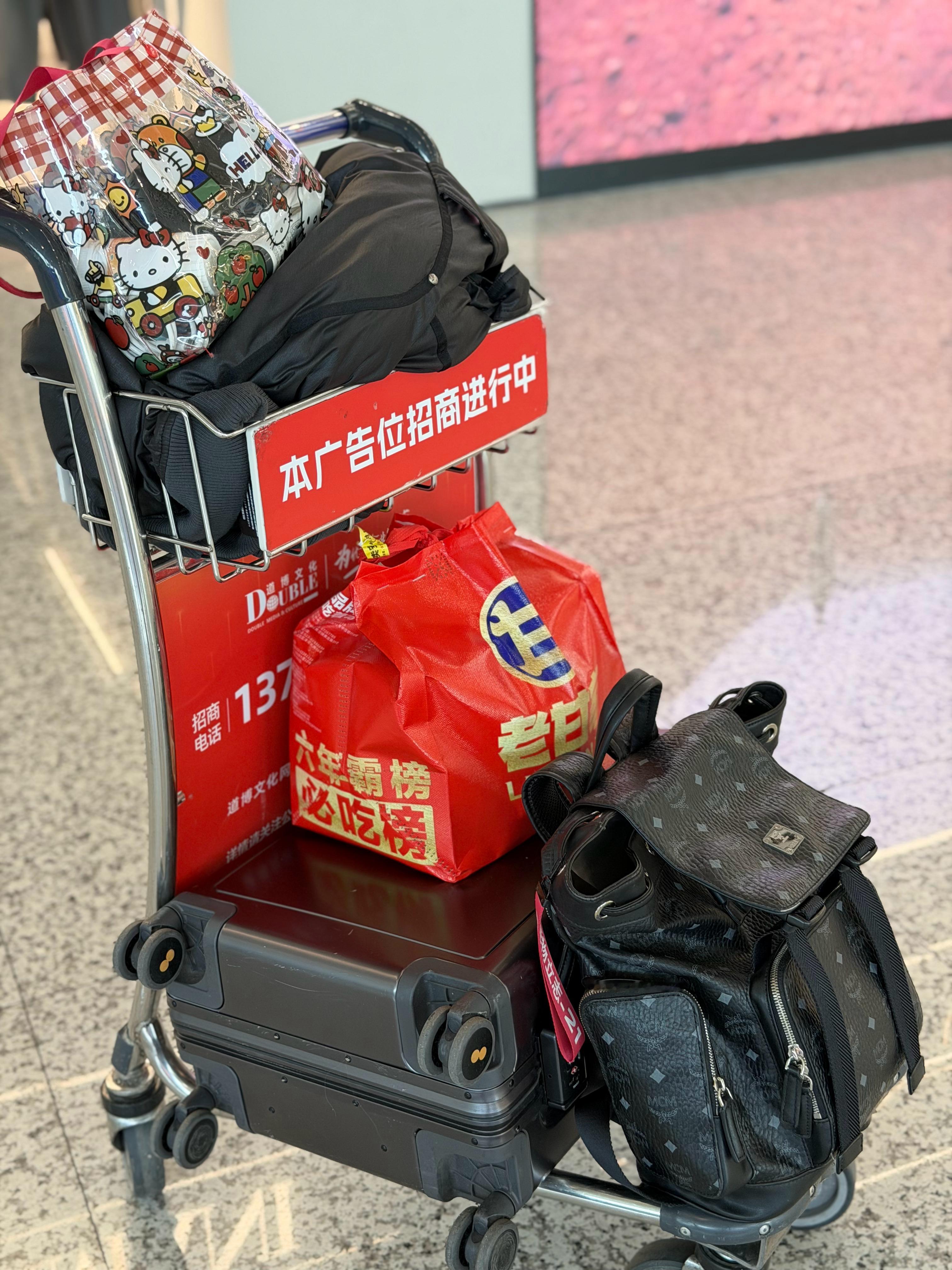 人犯猪瘾的时候是会想尽一切办法的有的人想吃老甘家，时间来不及滴滴专车跑腿送到机场