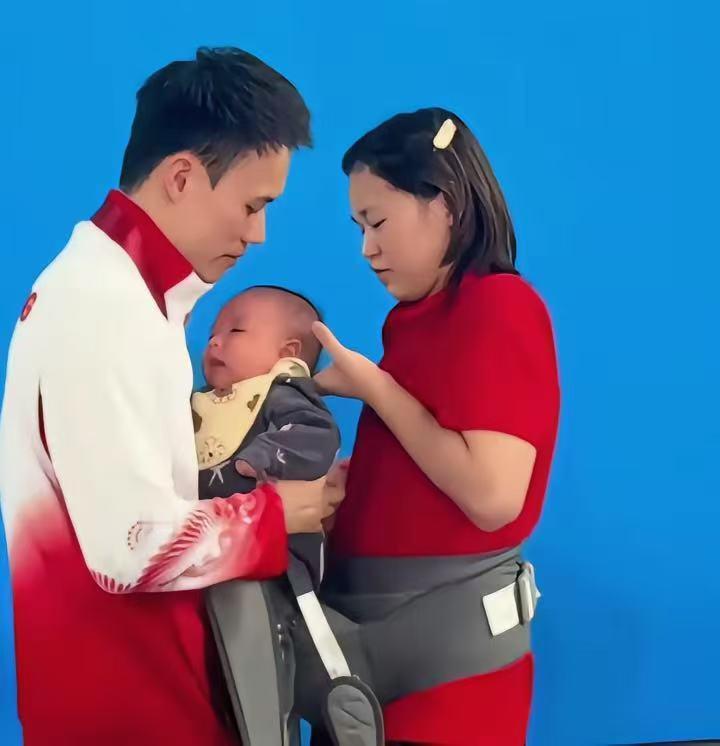 终于知道全红婵为何退出单人赛了，听到了这个原因谁都会忍不住鼻子一酸。广东队教练说